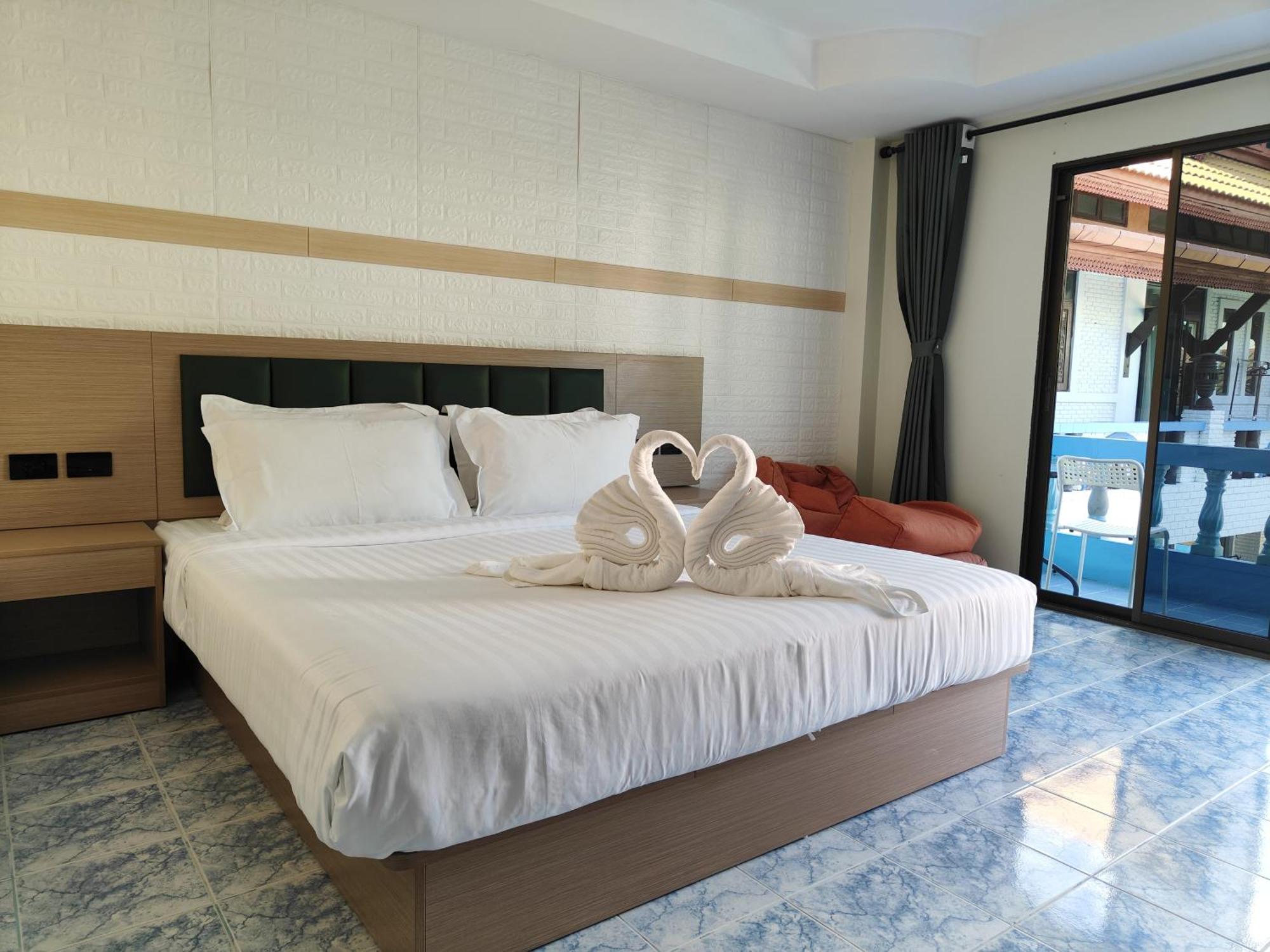 Baankasemsuk Resort 般咔 深宿 Patong Екстериор снимка