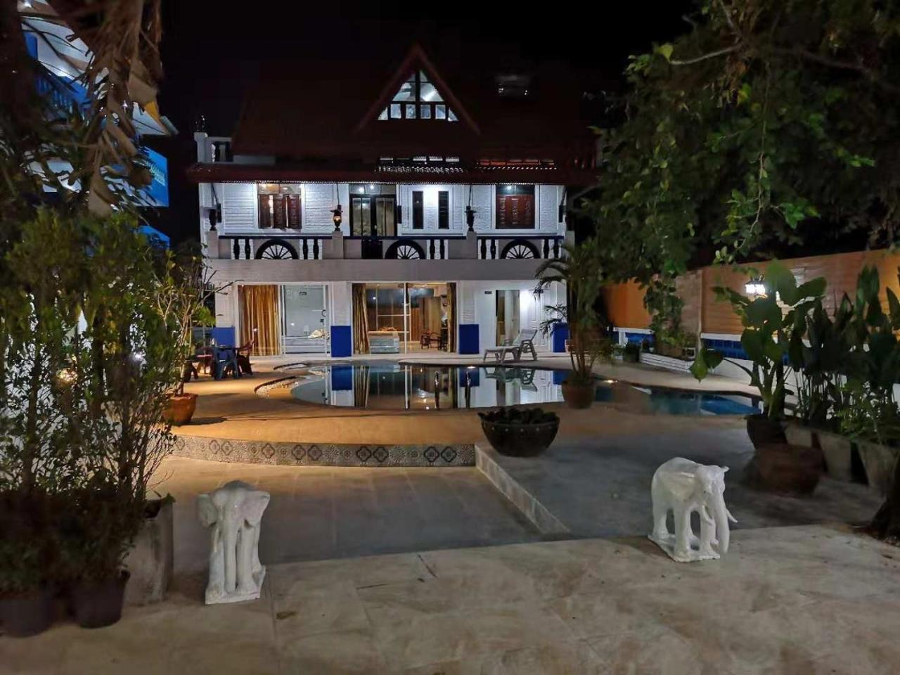 Baankasemsuk Resort 般咔 深宿 Patong Екстериор снимка